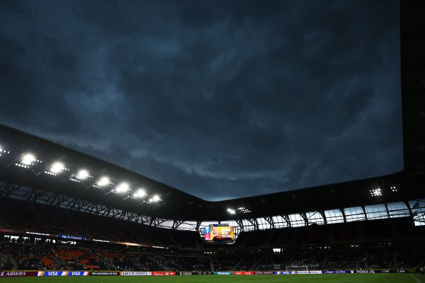 世俱杯遭遇极端天气，专家建议FIFA把明年世界杯赛  总决赛  放上午9点踢