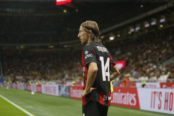 莫德里奇鼓励米兰青年队球员:相信自己,努力练习 ,享受每一天 莫德里奇鼓励米兰青年队球员:相信自己,努力练习 ,享受每一天