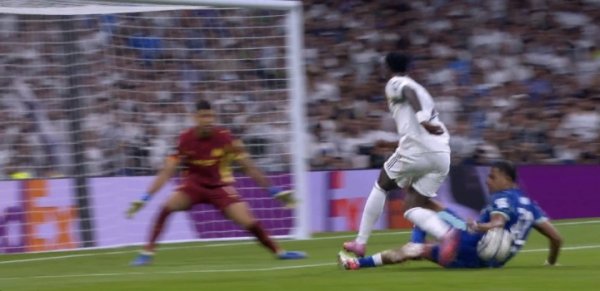 梅迪纳反弹手球运动 被判点!姆巴佩点射双响,皇马反超比分! 梅迪纳反弹手球运动 被判点!姆巴佩点射双响,皇马反超比分!