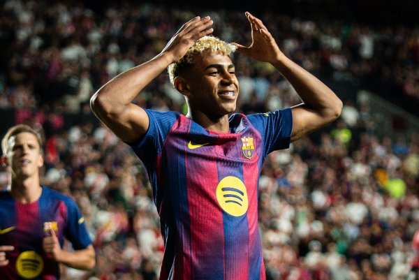 维克托:亚马尔不太在乎外界的批评 他在练习 中能连过四人破门 维克托:亚马尔不太在乎外界的批评 他在练习 中能连过四人破门