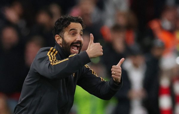 内维尔:低估了阿莫林在双红会的策略 安排,看到杆位时曾觉得完了 内维尔:低估了阿莫林在双红会的策略 安排,看到杆位时曾觉得完了