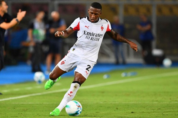 意媒：埃斯图皮尼安负伤  后仍留在国家队，尝试在周三的友情  赛复出