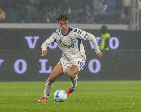 帕斯：跟劳塔罗和阿尔瓦雷斯一起射门更轻松，也更容易克服难关