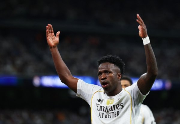 造红连进两球!维尼修斯单场制造两张驱逐 ,近年第四人 造红连进两球!维尼修斯单场制造两张驱逐 ,近年第四人