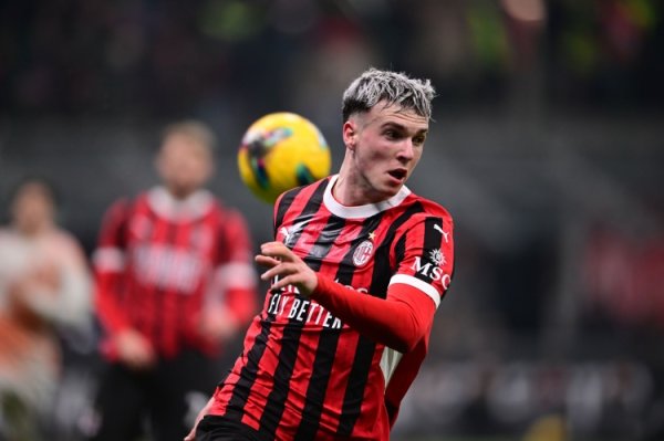 记者:伯恩茅斯准备从米兰买断A-希门尼斯,费用2000万+500万欧 记者:伯恩茅斯准备从米兰买断A-希门尼斯,费用2000万+500万欧