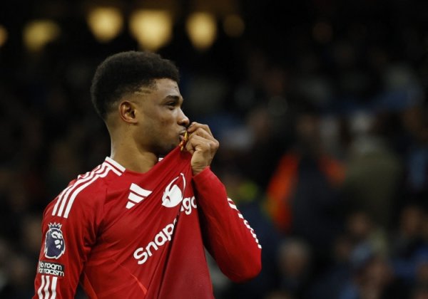 52%!阿玛德被球迷选为曼联2-2森林队内最佳,卡塞米罗第二 52%!阿玛德被球迷选为曼联2-2森林队内最佳,卡塞米罗第二