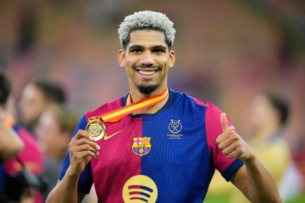 阿劳霍186次出场追平内马尔并列巴萨美洲球员出场数第十,梅西第1 阿劳霍186次出场追平内马尔并列巴萨美洲球员出场数第十,梅西第1