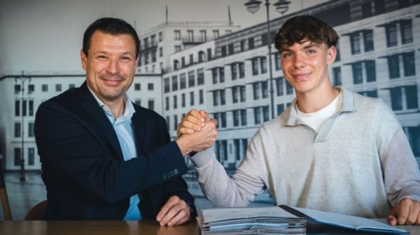 体图：皇萨仁和巴黎等队有意16岁中场球员艾希霍恩，赫塔要价2000万欧