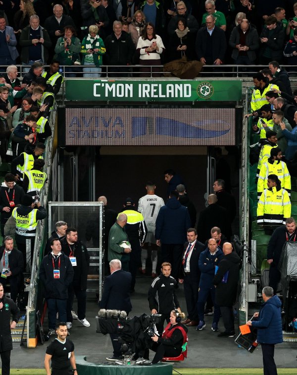 输球+染红停赛，年近41岁的C罗很可能已经踢完生涯最后一场世预赛