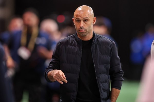 马斯切拉诺谈迈阿密3-5输球:责任在我,中场球员时我请求球员们原谅 马斯切拉诺谈迈阿密3-5输球:责任在我,中场球员时我请求球员们原谅